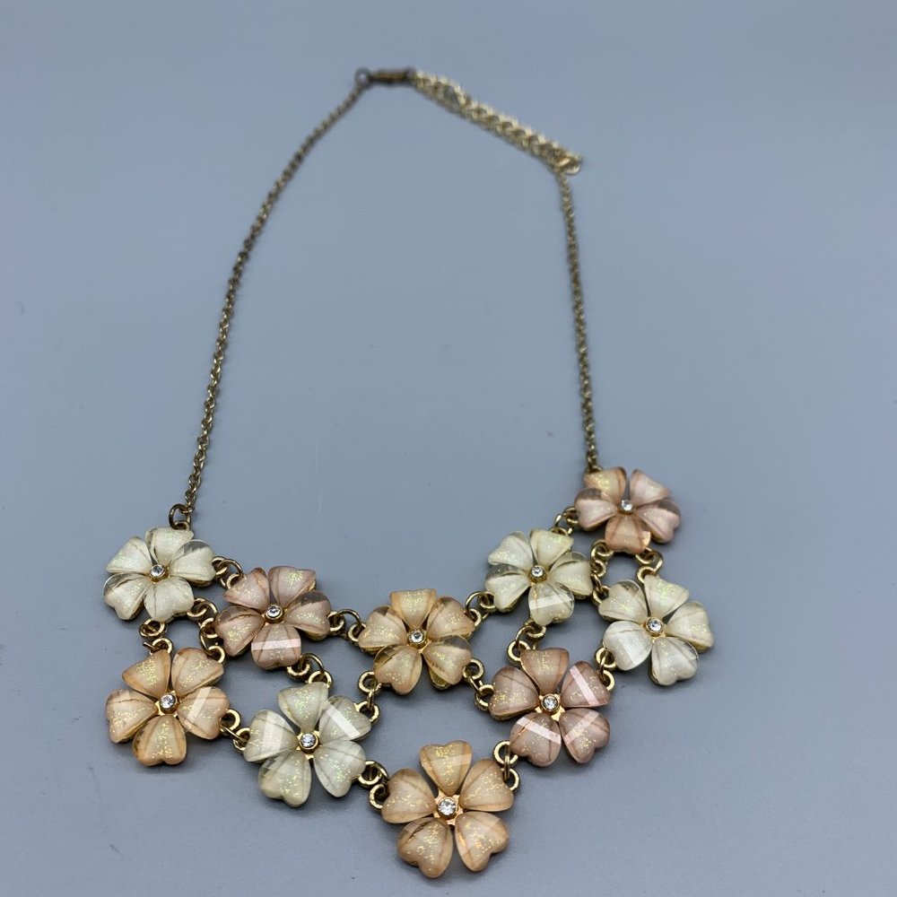 Beautiful 19" Pink & White Flower Tiered Statement Necklace